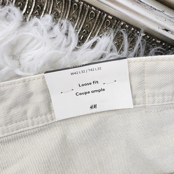 H&M Loose Fit 5-pocket jeans in non-stretch cotton denim. Size 42x32. New. Rou - Picture 4 of 6
